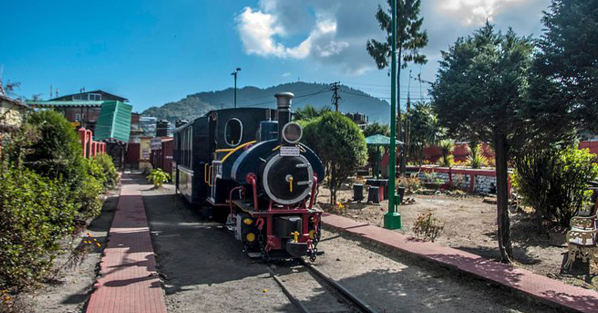 Experience the Joy Ride of Darjeeling Himalayan Railway 